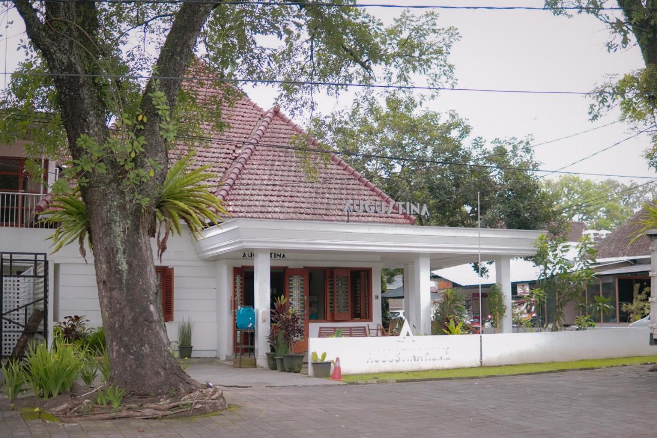 OYO 626 Augustina Home Malang Exterior foto