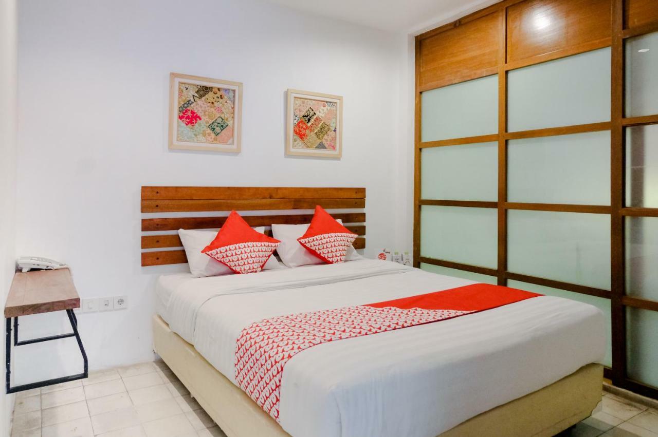 OYO 626 Augustina Home Malang Exterior foto